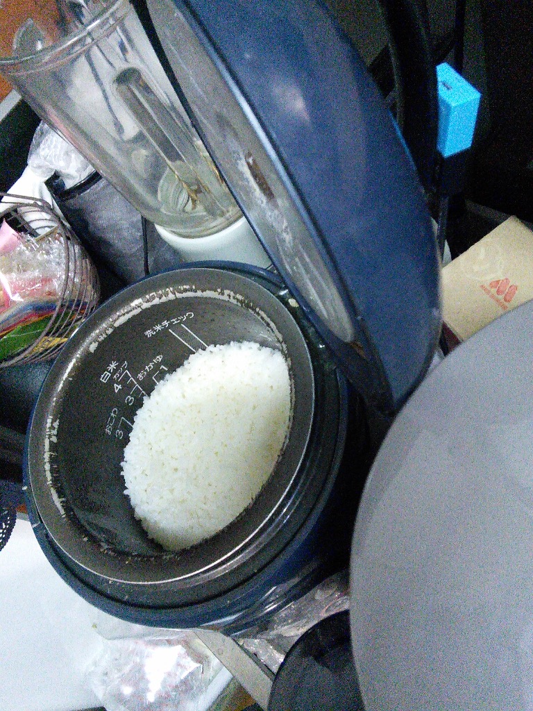 明日のお弁当の準備はできた？炊飯器の開け閉めチェック
